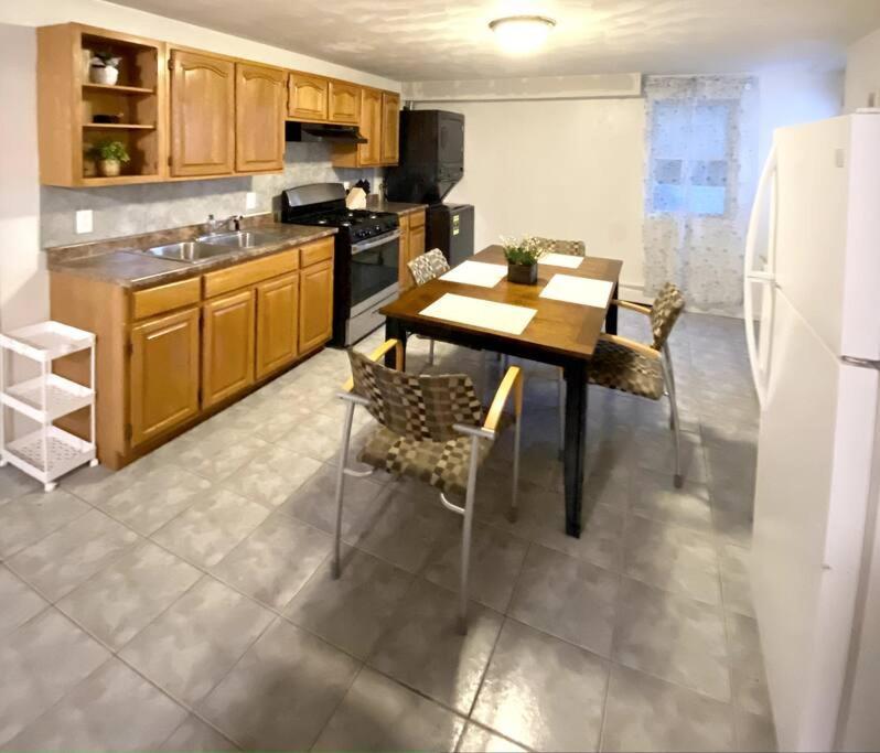 Glorious Near Downtown With Washer/dryer Apartment *