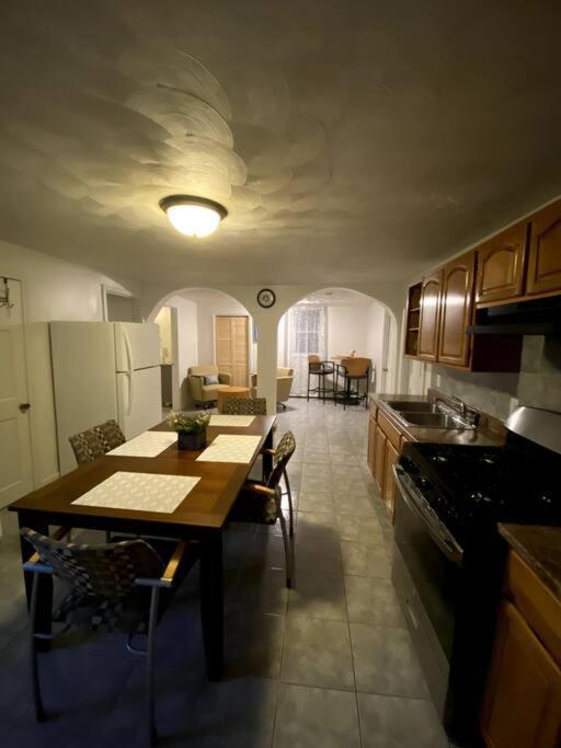 Glorious Near Downtown With Washer/dryer Apartment