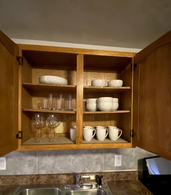 Glorious Near Downtown With Washer/dryer