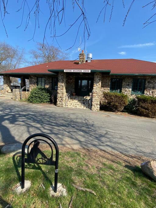 Glorious Near Downtown With Washer/dryer *