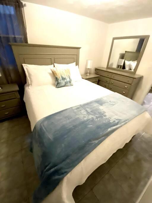 Apartment Glorious Near Downtown With Washer/dryer